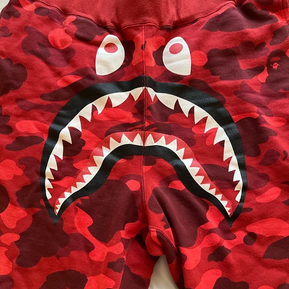 Mens Bape Camo Logo Sweat Shorts in Red/ Large - Picture 2 of 6